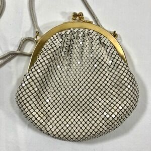 Vintage La Regale White Mesh Kiss Lock Clutch Evening Bag With Snake Chain